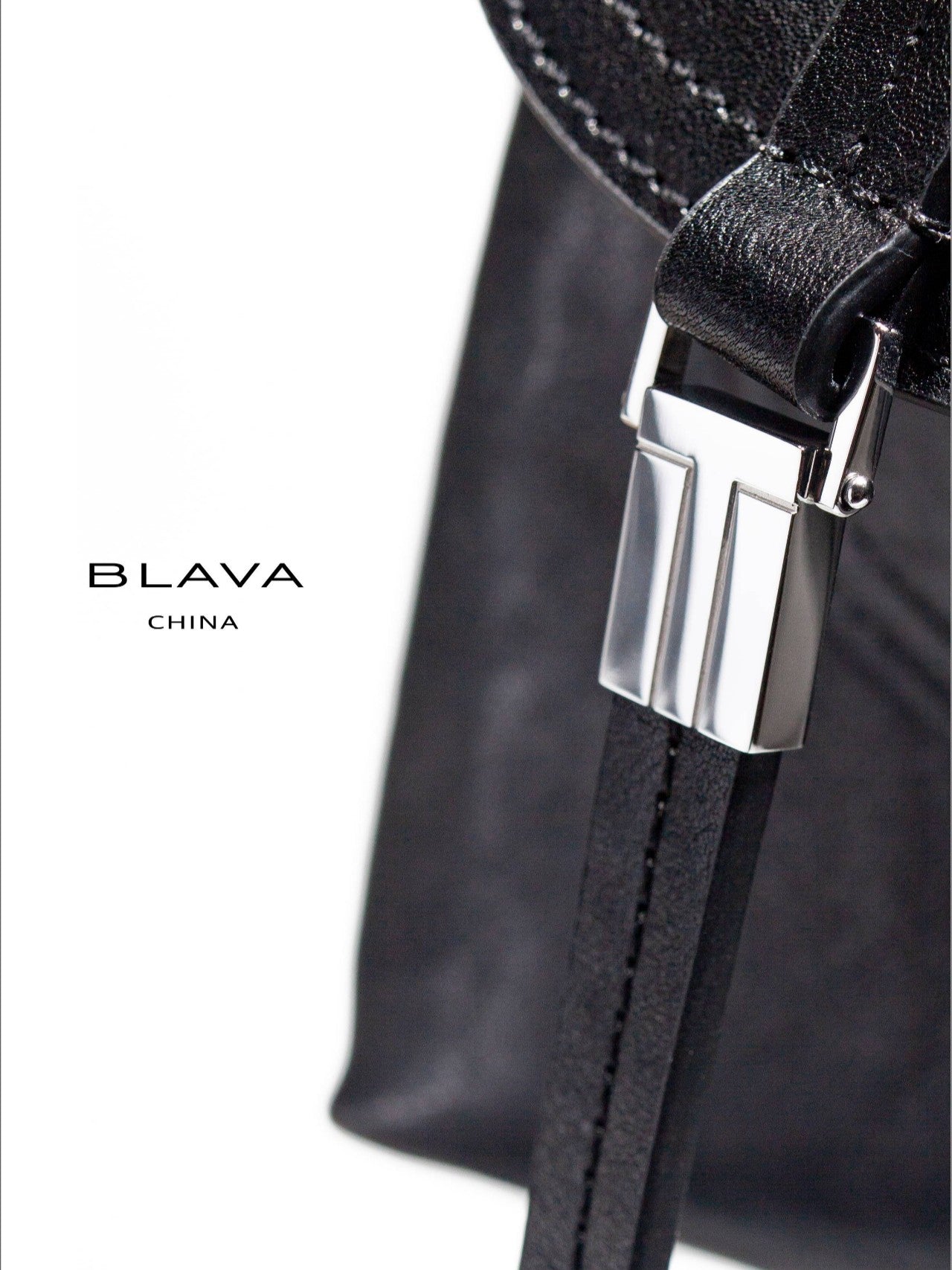 BLAVA Veg-Tanned Pocket Hobo Bag